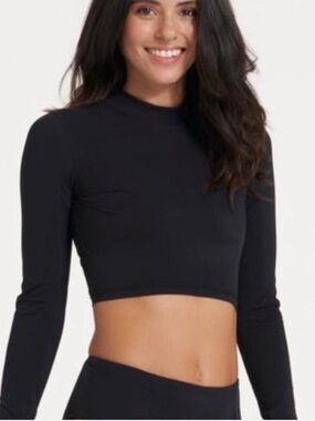 Vuori Black Long-Sleeve Crop Top
